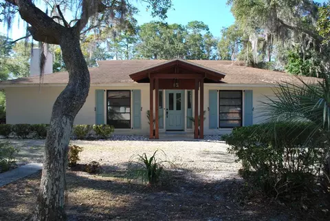 215 N Bay Shore Dr, Eastpoint, FL 32328