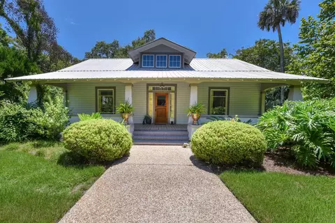 160 Ave C, Apalachicola, FL 32320