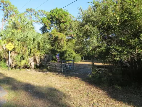 2632 Oak St, Carrabelle, FL 32322