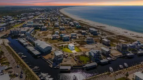 121 Miramar Dr, Mexico Beach, FL 32456