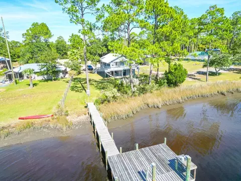 425 River Rd, Carrabelle, FL 32322