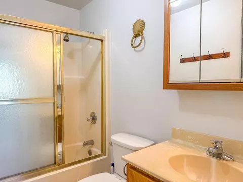 Bath - 425 River Rd, Carrabelle, FL 32322 photo 1 of 2