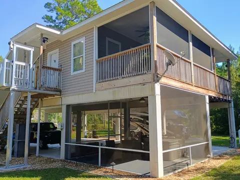 Exterior - 811 Bruce Ave, Carrabelle, FL 32322 photo 1 of 19