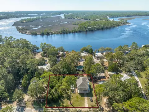 View/Area - 811 Bruce Ave, Carrabelle, FL 32322 photo 3 of 9