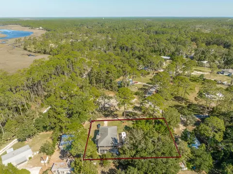 View/Area - 811 Bruce Ave, Carrabelle, FL 32322 photo 2 of 9