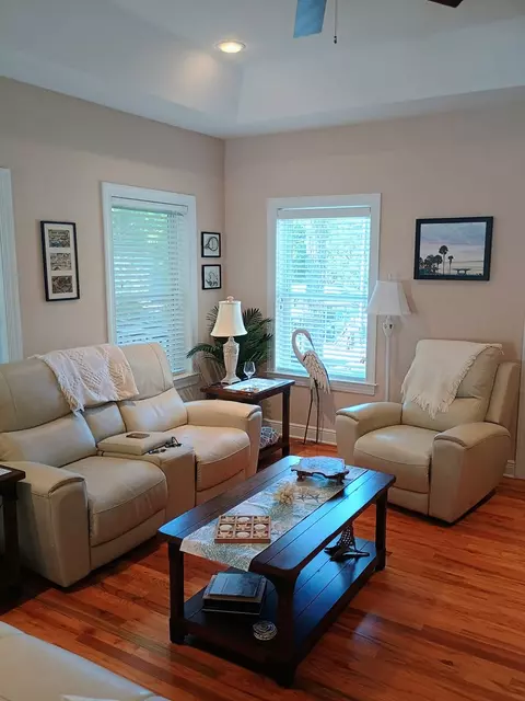 Living - 811 Bruce Ave, Carrabelle, FL 32322 photo 1 of 3