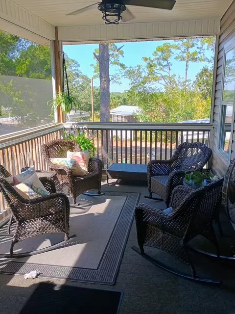 Exterior - 811 Bruce Ave, Carrabelle, FL 32322 photo 6 of 19