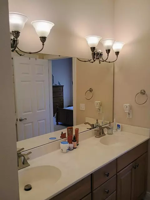 Bath - 811 Bruce Ave, Carrabelle, FL 32322 photo 4 of 5