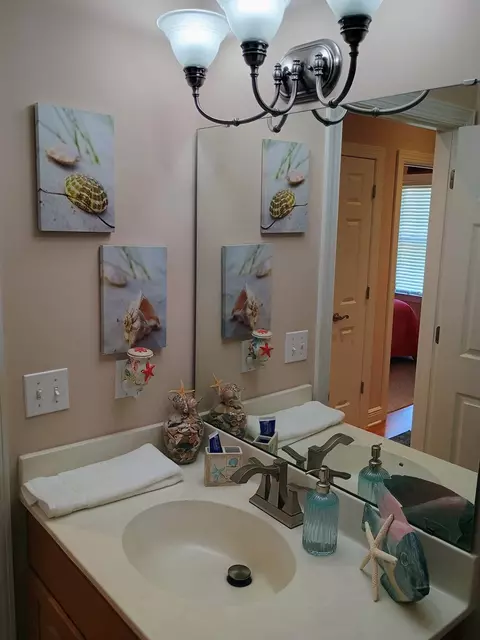 Bath - 811 Bruce Ave, Carrabelle, FL 32322 photo 1 of 5