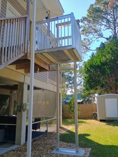 Exterior - 811 Bruce Ave, Carrabelle, FL 32322 photo 5 of 19