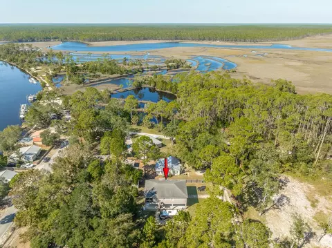 View/Area - 811 Bruce Ave, Carrabelle, FL 32322 photo 4 of 9