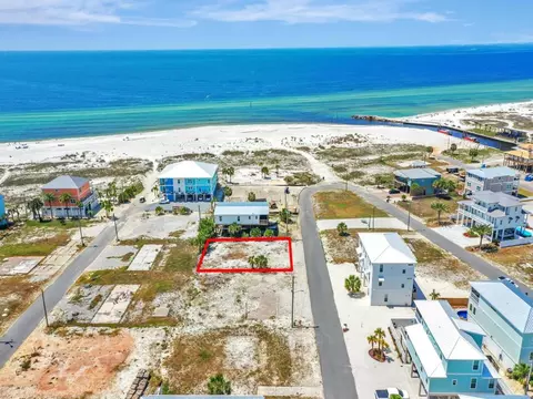 111 Circle Dr, Mexico Beach, FL 32456