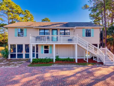 924 E Pine Ave, Saint George Island, FL 32328