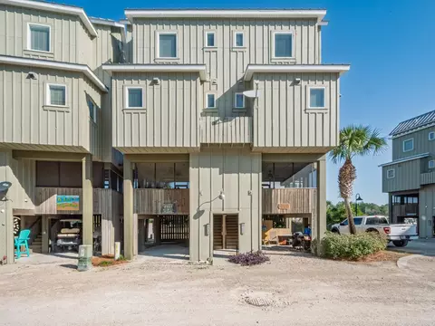 400 Pirates Landing Dr, Carrabelle, FL 32322
