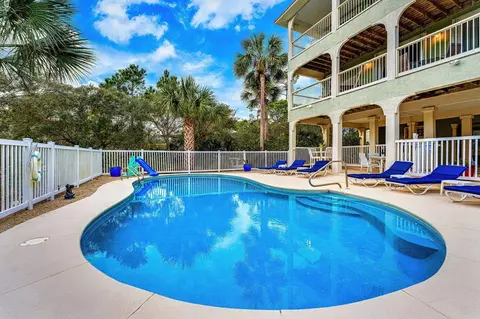 1824 Denise Ct E, Saint George Island, FL 32328
