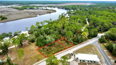 711 Ryan Dr, Carrabelle, FL 32322
