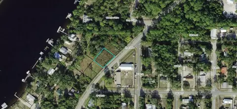 709 Ryan Dr, Carrabelle, FL 32322 photo 3