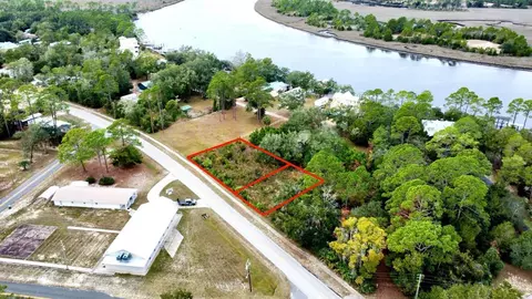 709 Ryan Dr, Carrabelle, FL 32322