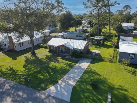 520 7th St, Port St. Joe, FL 32456