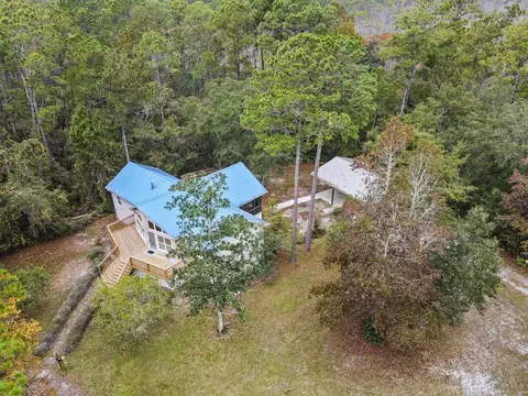 100 Melanie Ln, Apalachicola, FL 32320