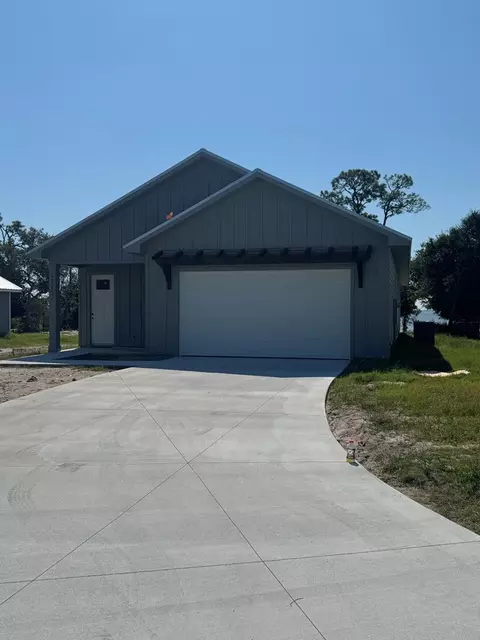 1713 St Georges Ct, Eastpoint, FL 32328