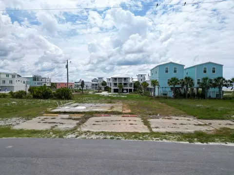 119 42nd St, Mexico Beach, FL 32456