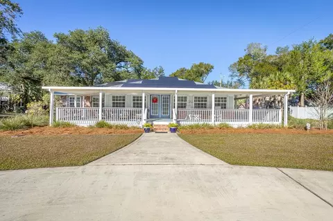 23 8th St, Apalachicola, FL 32320