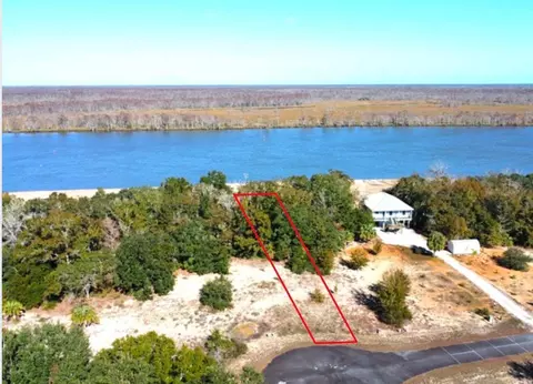 184 River Chase Rd, Apalachicola, FL 32320