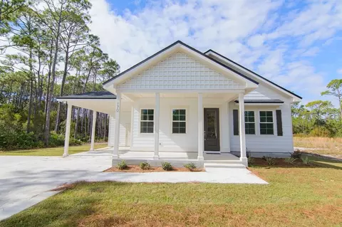 170 Shadow Bay Dr, Eastpoint, FL 32328