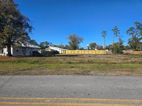 403 16th St, Port St. Joe, FL 32456