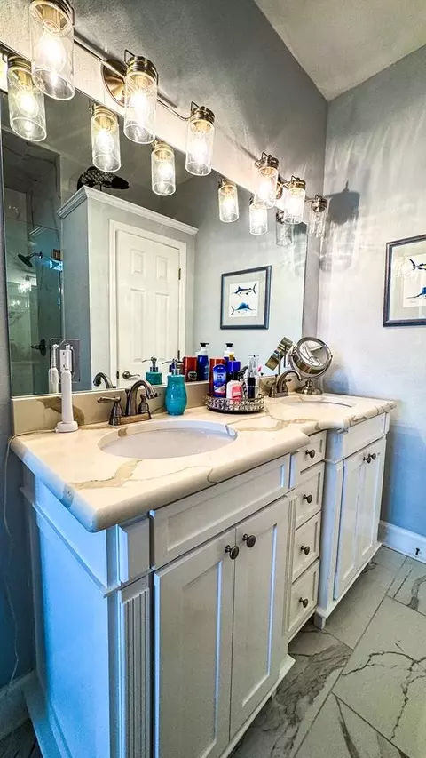 Bath - 387 River Rd, Carrabelle, FL 32322 photo 1 of 5