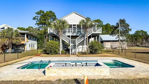 387 River Rd, Carrabelle, FL 32322