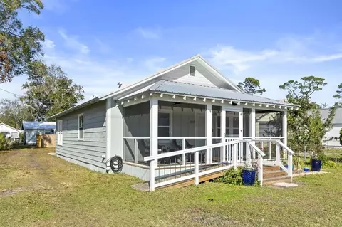 509 8th St, Port St. Joe, FL 32456