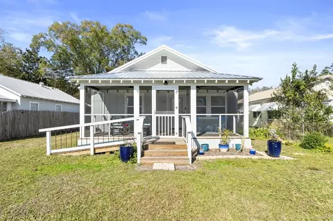 509 8th St, Port St. Joe, FL 32456