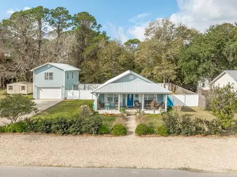 148 20th Ave, Apalachicola, FL 32320