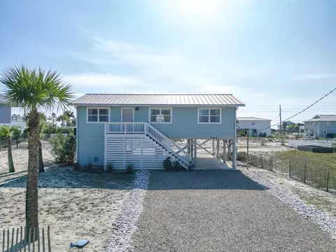 724 E Pine Ave, Saint George Island, FL 32328