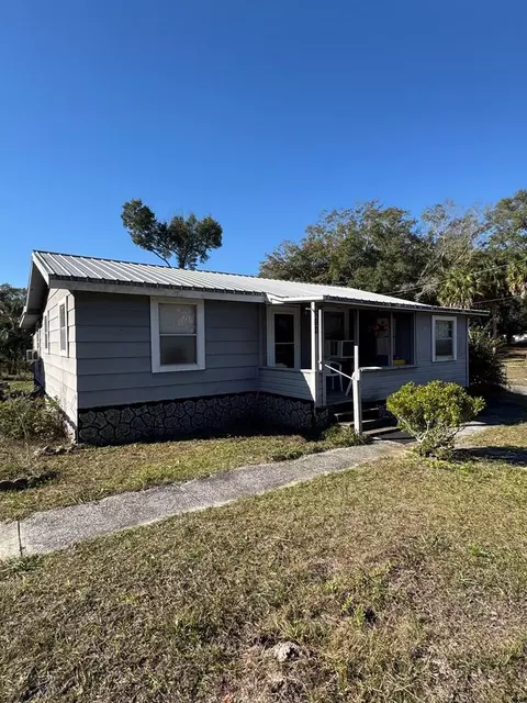 214 4th St, Apalachicola, FL 32320