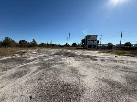 118 16th St, Mexico Beach, FL 32456