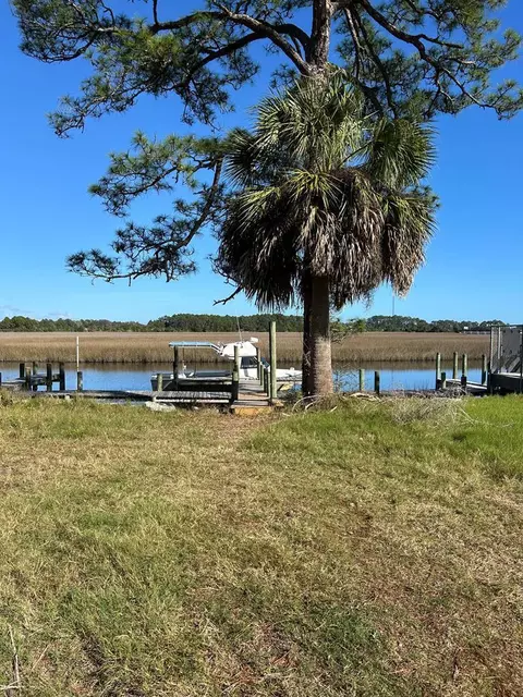 1562 Carraway Ct, Carrabelle, FL 32322