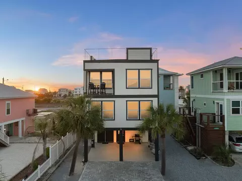 112 40th St #1, Mexico Beach, FL 32456