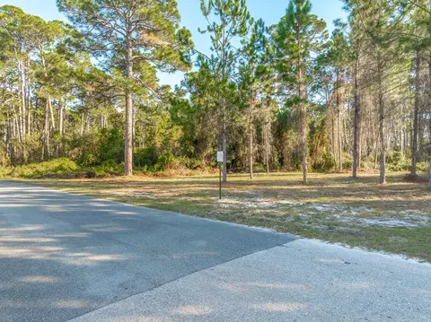 711 NE Ave H, Carrabelle, FL 32322