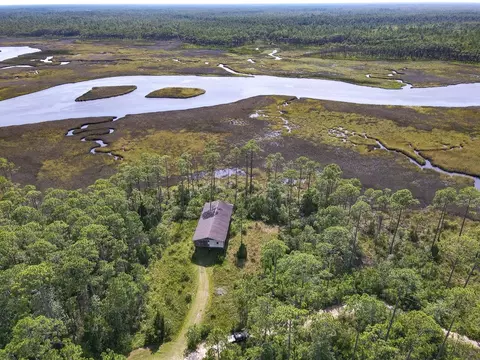 341 Jay Jay Way, Carrabelle, FL 32322 photo 5