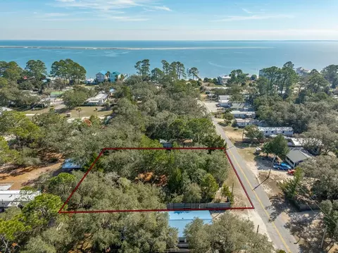 139 Connecticut St, Lanark Village, FL 32323