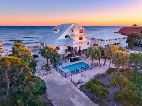 1940 Nautilus Dr, Saint George Island, FL 32328