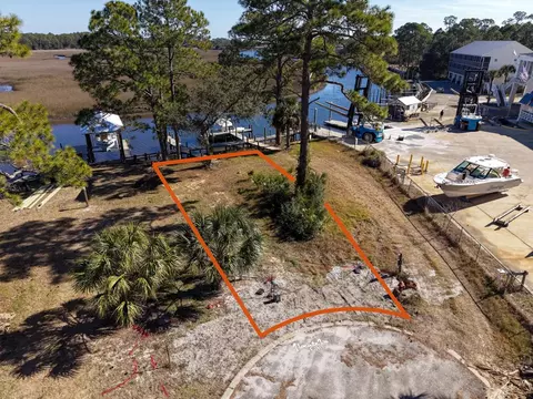 1563 Carraway Ct, Carrabelle, FL 32322