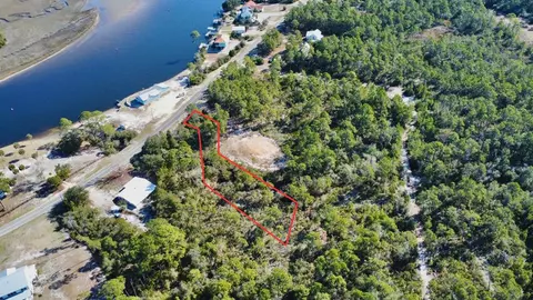 268 River Rd, Carrabelle, FL 32322
