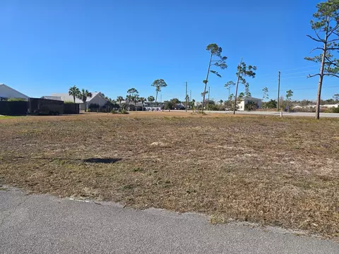 425 California Dr, Mexico Beach, FL 32456