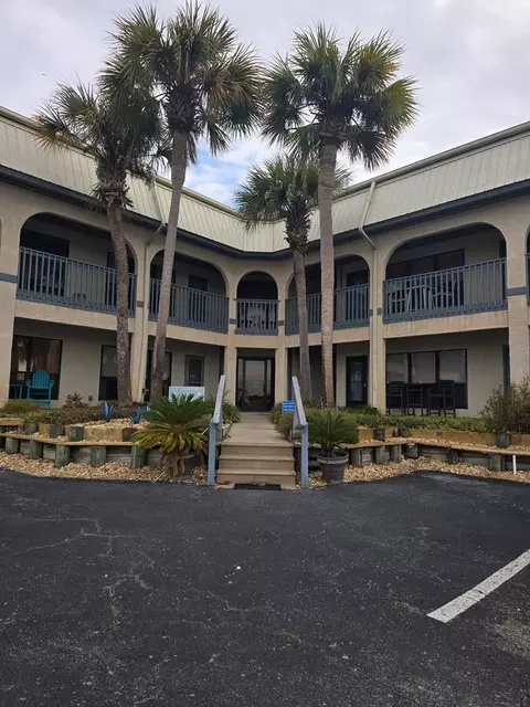 903 Ave A #6, Carrabelle, FL 32322
