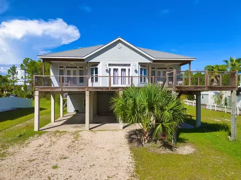 327 Bradford St, Saint George Island, FL 32328