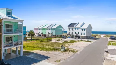 109 38th St #9, Mexico Beach, FL 32456